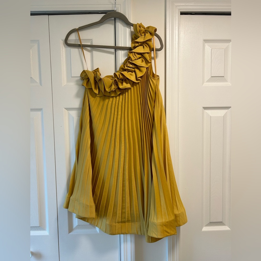 Vintage BCBG mini one shoulder